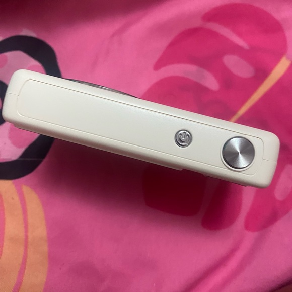 4K Mega Pixels Digital Camera - White - Picture 3 of 6